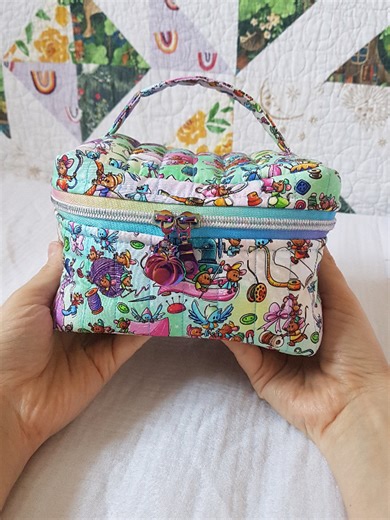 How cute is this, What would you keep in it? .. I made medium size, but I think I need to make small now. All supplies from - https://www.bloomingfabricshop.com Thank you for great pattern @craftowlhandmade Join our FB group - fun, modern fabric, friendly community. www.facebook.com/groups/1449877162109325/ #bloomingfabric #cottonfabric #bagmaking #makemyownwardrobe #sewingaddict
