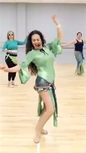 4-Point Hip Drop Tutorial! Feeling Lucky? Try with me! ☘️😍💃 #dance #bellydance #shorts