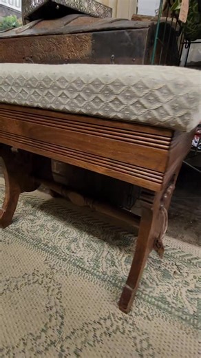 What's a better way than to close out 2025 with a trinket that that reminds you of your year? ⭐️ Don't have an annual end of year trinket collection? It's never too late to start. We'll be in until 5pm. 🐦 Open Monday-Saturday 10-5pm 📍1718 W. Gentry Pkwy Tyler, TX 75702 #tylertexas #treasures #vintage #interiordesign #momandpopshop #bookshop #etx #giftshop #dallas #antique #antiquestore #gifts #holidaygiftguide #gladewatertx #whitehousetx #lindaletx #mineolatx #LongviewTX #athenstx #bullardtx #