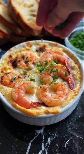 Hot cheesy shrimp dip with garlic toast