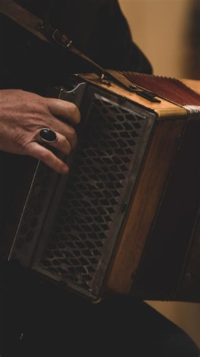 1.4K views · 1K reactions | #aprendiendoacordeon Km 11 parte 2 #acordeon #chamame #marciamuller #tutorial #accordion #aprender #música #instrumento | Marcia Müller | Facebook