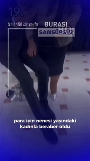 Burası Sansürsüz on Instagram: "Saat 02.23. Şehrin sessiz arka sokaklarından birinde, eski bir fotoğraf stüdyosunda alarm çaldı. Komiser Nisan içeri girdiğinde flaş ışıkları hâlâ yanıp sönüyordu. Ortada bir tripod devrilmişti. Yerde bir adam yatıyordu — fotoğrafçı Arif Karaman. Elinde eski model bir fotoğraf makinesi, objektif kırılmış. Duvara kanla yazılmış tek kelime: *“Poz.”* Nisan masadaki fotoğrafları inceledi. Hepsi siyah-beyazdı. Ama bir tanesi diğerlerinden farklıydı: bir politikacının g
