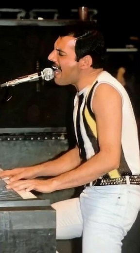 Bohemian Rhapsody — Queen | 1975 🎶 A Timeless Classic! ❤️ #Queen #ClassicRock #Nostalgia #Shorts