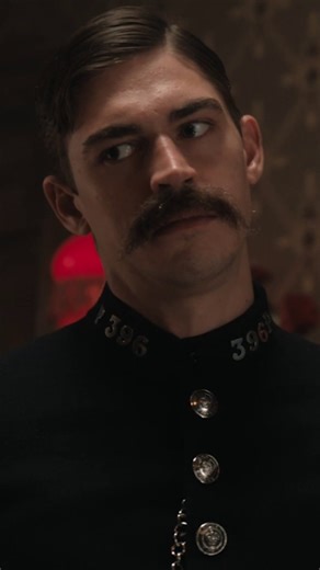 Young Sherlock : une moustache validée sur Prime Video