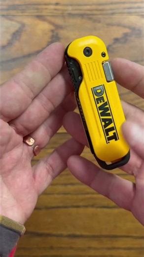 DeWalt ATOMIC Subcompact Utility Knife My Favorite One Yet! @dewalttv #tools #edc #edcgear #lifetool