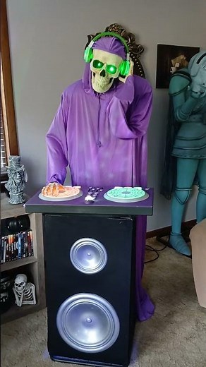 Animated life size Skeleton DJ Animatronic Lowe's Haunted Living