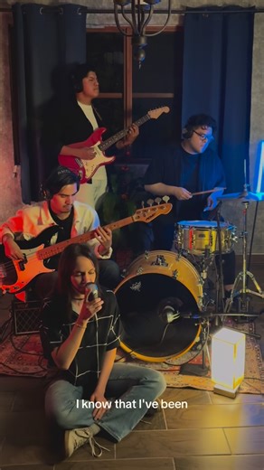 Brooknotes on Instagram: "Strawberry Soju // Jesse Barrera 🍓🫧 #StrawberrySoju #JesseBarrera #Cover #LiveSession #MúsicaEnVivo"