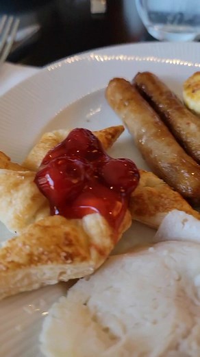 AYCE Breakfast Buffet at the Brix.. the Staff really made the experience over the food 👌 #breakfastbuffet #thebrixhotel #allyoucaneatbuffet #foodfinds #cascade