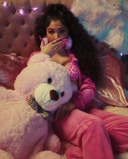 Surprise! The video for LOL is OUT NOW!! ✨ So many of you have been saying this is your favourite track from 'About Last Night...' so I hope you love the video as much as I do 💗 mabel.lnk.to/LOL | Mabel