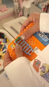 👋 Welcome to SpongeBob’s home! We just unboxed and built his iconic Pineapple House 🍍💛 Tell us — who should visit first: Patrick or Squidward? 👀✨https://areaxbricks.com/products/ab0032🔗 #AreaXBricks #SpongeBob #PineappleHouse #Unboxing #BuildingSet #ToyCommunity #Collector #BrickBuild #Nickelodeon #FYP“ | AREA X Bricks