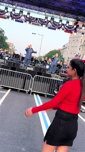 Joining in America’s celebration during America’s Independence Day in USA’s capital Washington DC; the 4th of July. From experiencing the Independence Day Parade to grooving at the musical concerts to attending the USA Airforce Band’s magical performance and the dazzling fireworks at night 🇺🇸♥️🎶🔥 Swipe ➡️ to watch all the lovely moments💥 #USA #America #WashingtonDC #4July #4july🇺🇸 #AmericaDay #Fireworks #USAAirForce