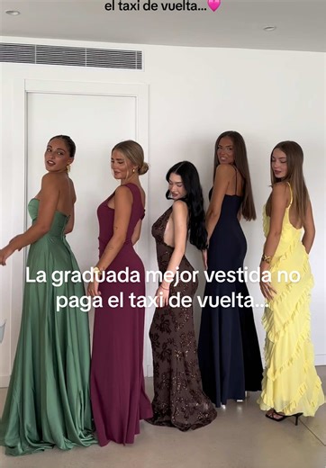 La graduada mejor vestida y su taxi de vuelta