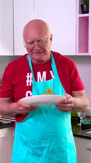 Ketika Kakek "Membantu" Bersih-Bersih 😂😳