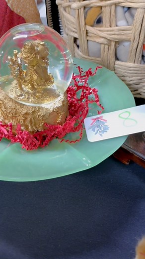 📝 Silent Auction – Item #8 Item : 1950s Jadeite Console Bowl & Musical Christmas Snowglobe Donated By: R&R Retro Junkies – Shop #28 Benefiting Non-Profit: The Quest Center for Art & Community Development Location: Yesterday's Treasures TODAY 517 N Main St, Dickson, TN 37055 This beautiful set features a 1950s Jadeite console bowl a classic collectible known for its soft green glow and a Musical Christmas Snowglobe with a detailed golden scene inside. A stunning display piece pairing vintage cha