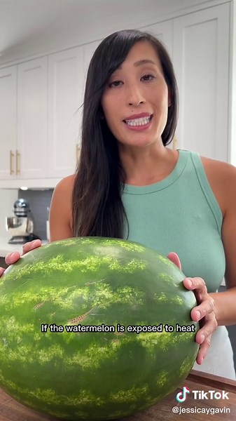 How to store watermelon so it stays juicy and fresh!! #watermelon #fruit #howtostore #foodstorage #foodtok #thatssowatermelon
