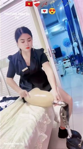 Amputee above knee short prosthesis removal above knee