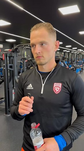 Quick Q&A with VPLAB 🎤 After the Latvian national team training, we caught up with Andrejs Cigaņiks — professional footballer currently playing for FC Luzern in Switzerland 🇨🇭. Andrejs shared what keeps him focused, disciplined and ready to perform. ⚽️ 👇 Write in the comments — who should we do Q&A with VPLAB next? | VPLab Nutrition