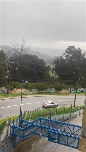 #VIÑADELMAR: Llaman a extremar precaución al conducir, debido a la presencia de hielo en la calzada en la parte alta de Viña del Mar. Registro corresponde al camino Santa Inés, altura Nueva Granadilla. | Diario El Observador