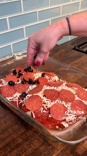My new favorite weeknight meal is Pizza Chicken. This low carb dinner recipe is so easy to make and perfect for a busy weeknight. It is versatile so add whatever toppings you enjoy on your pizza. My husband loves pepperoni pizza and I had leftovers olives I wanted to use up. Make this quick dinner in less than 30 minutes. Ingredients: 1 pound chicken breasts (I cut mine in half to make them thinner) Olive oil Oregano Garlic salt Paprika Red pepper flakes (optional) 1 jar pizza sauce Mozzarella c