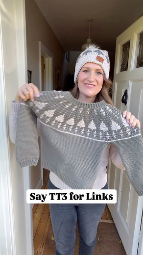 Meet the Twinkling Trees Sweater for adults - packed with festive fun and holiday spirit! It’s comfy, seamless, easy peasy and comes with oodles of adjustments to make it fit you perfectly 🎄 | HanJan Crochet