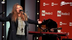 ♫ Lei non parla mai lei non dice mai niente ♫ Nada Malanima in "Senza un perché" a #Radio2Live | Rai Radio2