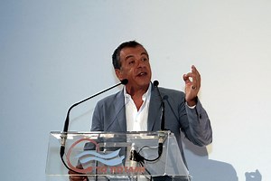 Κόντρα Θεοδωράκη – ΝΔ λόγω μίας ανάρτησης του Παπαμιμίκου στο Facebook | Το Κουτί της Πανδώρας