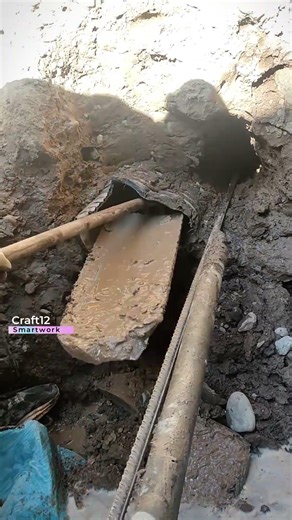 Process of Extracting Food Containers via Excavation Hook