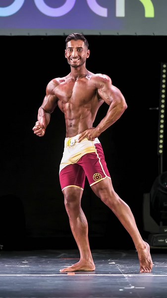 MENS PHYSIQUE FRONT POSE HACK: Improve Your Silhouette