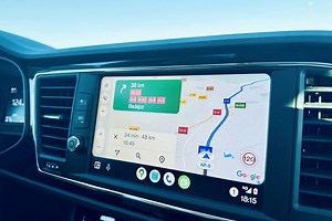 Nunca uso Google Maps en Android Auto a secas: tengo un truco para vitaminarlo y no saltarme ni un radar