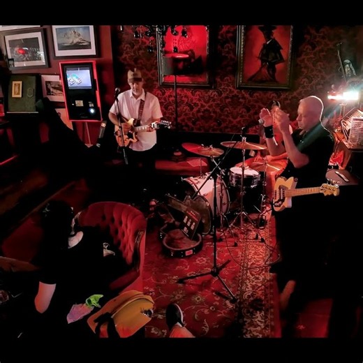 The Alter Kakers - Live recording of song When You’re Gone. #indiemusic #band #guitar #rocknroll