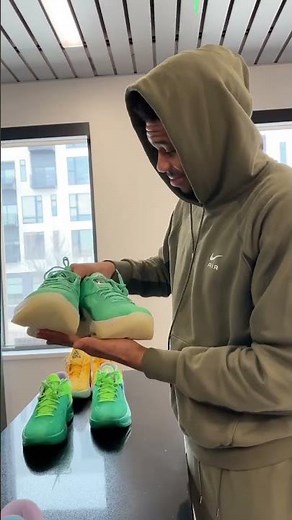 Giannis shows off his Nike Zoom Freak 4 PE’s