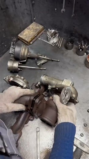 What Happens Inside a Rusty Turbocharger? | Full Disassembly & Inspection