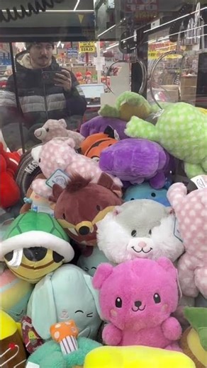 Green Spotted Frog Claw Machine Win