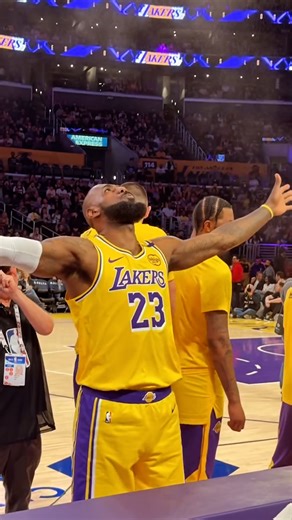 LeBron's pre-game routine never gets old 🤩🏀 | SPORTbible