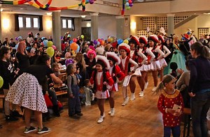 Kinderfasching in Feuerbach: In der Festhalle steppen Bär und Tanzgarde