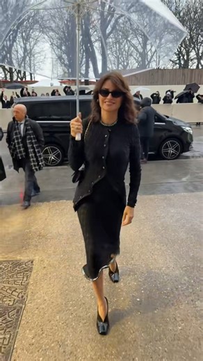 Penélope Cruz est arrivée au défilé Chanel haute couture printemps-été 2026. | Vogue France