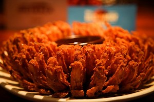 Outback contrata atendentes de restaurantes para unidade no DF