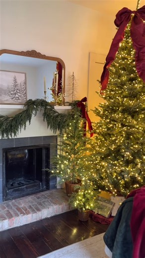 Erin Vogelpohl on Instagram: "Comment “holiday links” for the links to our new twinkling grand spruce tree (now available in 9, 7.5 and 6.5 feet sizes)! I also linked our other holiday decor that is already live including our new giant tree bows, our 4 foot cypress and our baby cypress tree as well as our cedar and Norfolk garland! We are getting restocks in of our holiday wall art!"