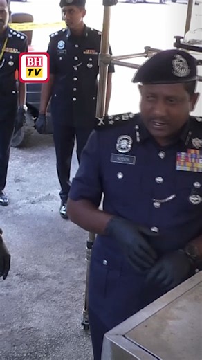 Polis membongkar makmal haram pemprosesan dadah jenis ketamin serta menumpaskan sindiket pengedaran dadah jenis kokain dan methylenedioxymethamphetamine (MDMA) di sekitar Lembah Klang dengan nilai rampasan dianggarkan RM1.53 bilion, antara yang terbesar tahun ini. Berita penuh: https://www.bharian.com.my/berita/kes/2025/12/1487317/polis-serbu-banglo-dijadikan-makmal-18-tan-dadah-bernilai-rm15-bilion | Berita Harian Online