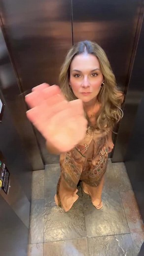 La vibra del viernes con este print que me encantó! Mi enterizo de @jeansandblouses.jyb | Catalina Gómez