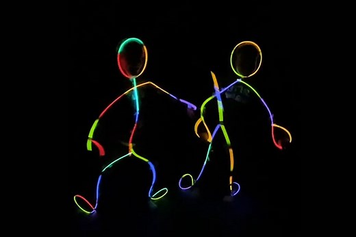 Glow-stick dance fail looks like a 'third leg'