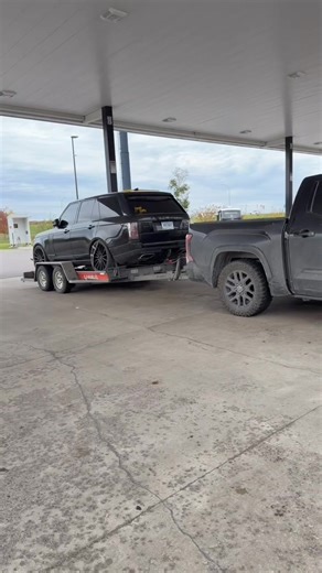 #DSRFreightSystemsinc #crossdocking #rangerover#tow#crossborder