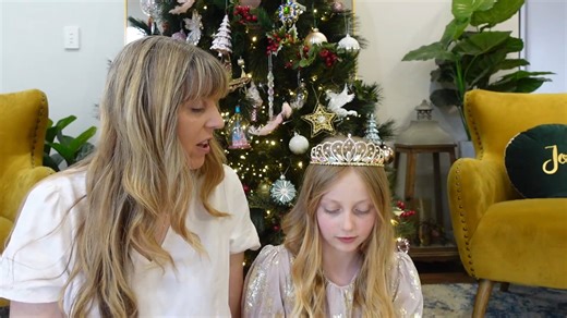 Day 2 of the 2023 Uniquely Creative Advent Kit, a little something to go with day number one. Have fun crafting and come back tomorrow to see what was in day number 3. | Uniquely Creative - Creative Kit Club