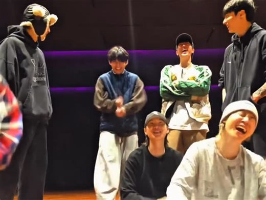 ⁷ on Instagram: "Just admiring🥹 #bts #방탄소년단"