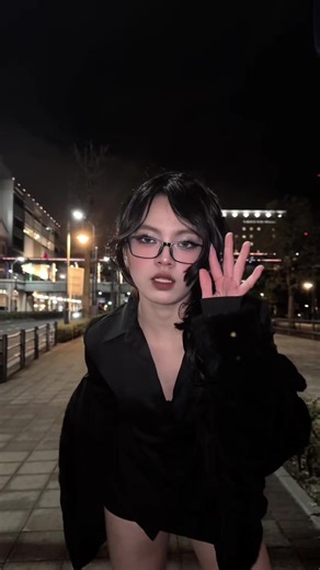 Street Fashion Show: Model Walks in Myanmar