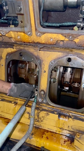 94K views · 1.1K reactions | Loosening the Connecting Rod Cap bolts for engine disassembly.️ #caterpillar #thegasengine #overhaul #fblifestyle #viralreels | The Gas Engine | Facebook