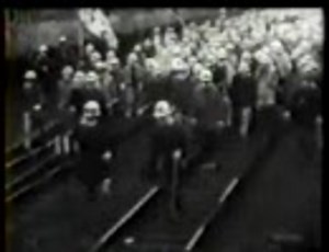 全国学園闘争＆７０年安保闘争の映像(新橋駅)