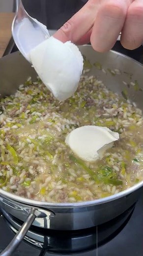 LEEK AND SAUSAGE RISOTTO 🍚💛 creamy comfort food