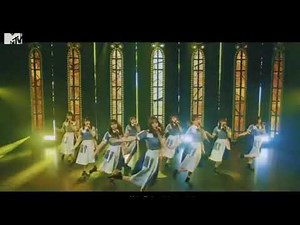 センターに立つ佐々木久美