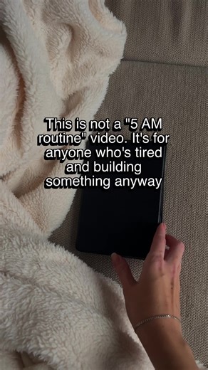 Maybe you saw the sunrise today because you never really slept. Your “office” is the kitchen table after everyone else is in bed. ⠀ I’ve built a career and a life across countries, often starting from pure exhaustion: emotional, financial, and mental. The hardest work often happens after everyone else has logged out. ⠀ 1. Redefine “Productivity” 📈 → A win can be sending one email, developing one idea, or simply having 20 minutes of focus. → Example: Instead of a 2-hour work block, commit to 25 